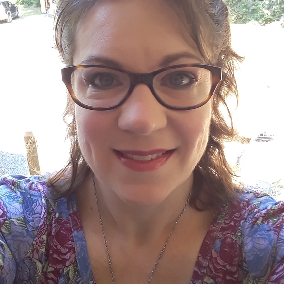 Meet your Posher, Amanda - Picture 1 of 1